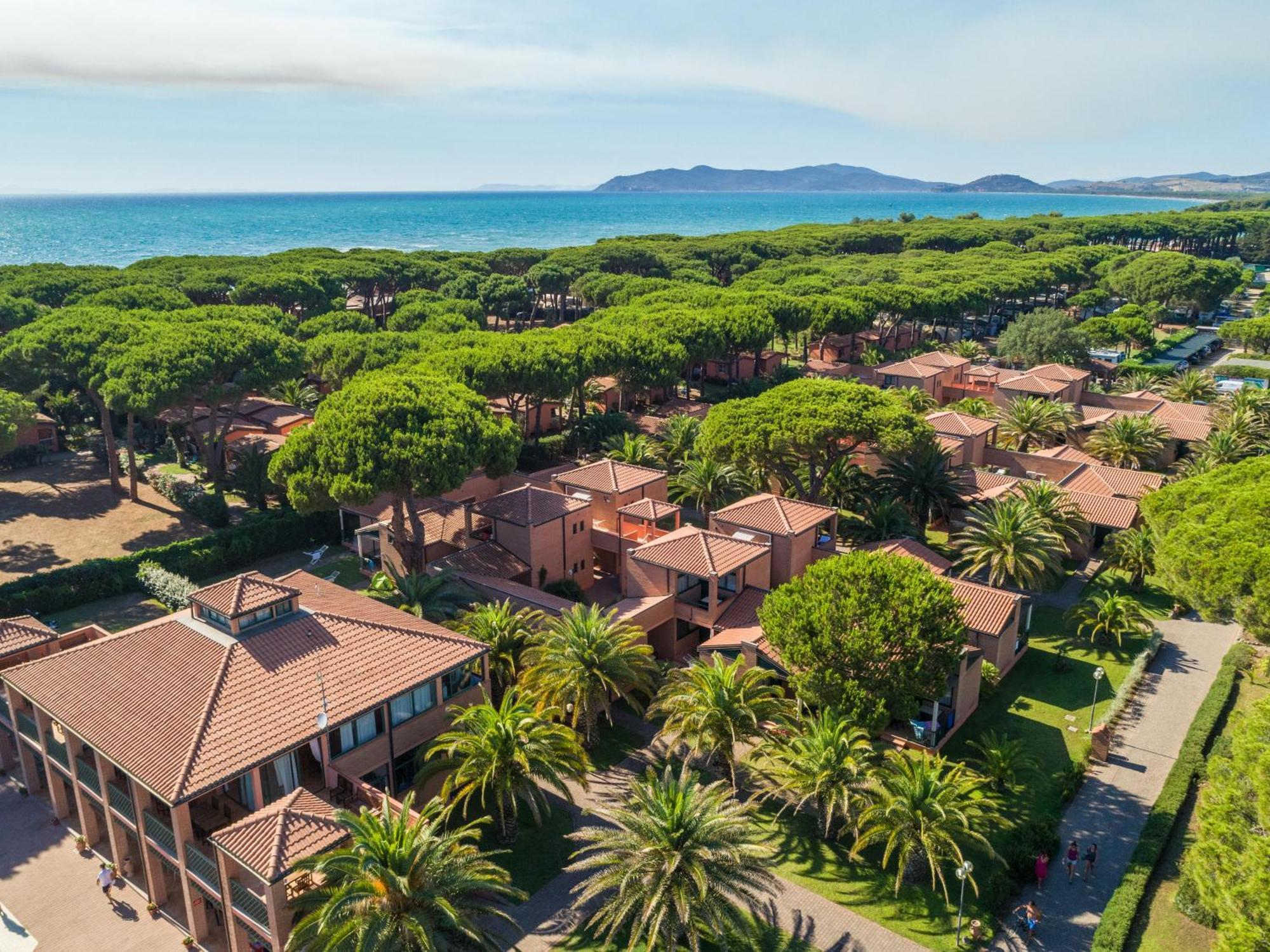 Gitavillage Argentario Albinia Exterior foto Aerial view of the resort
