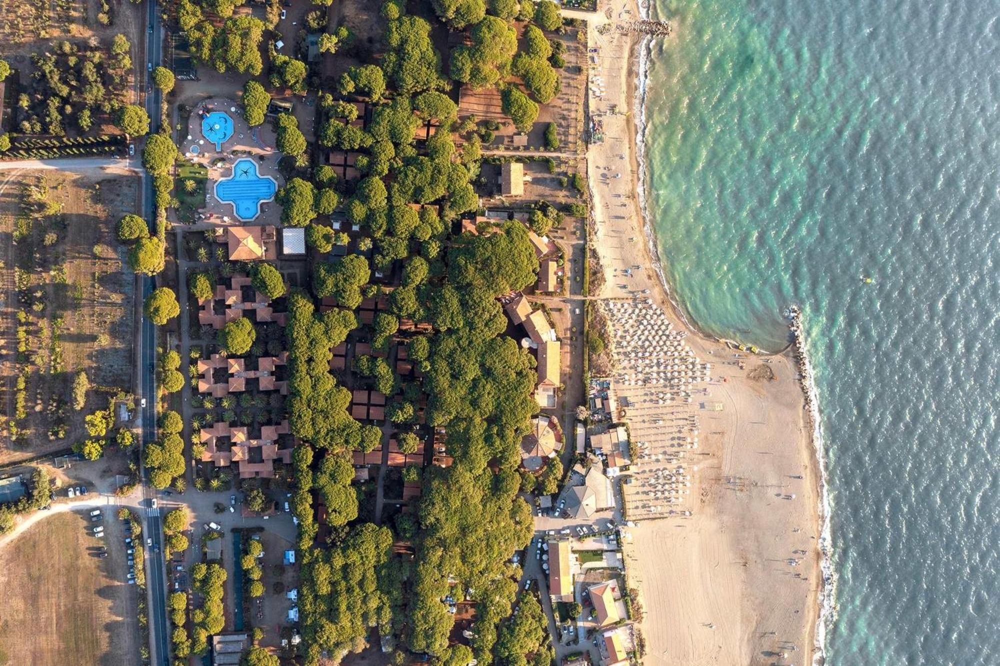 Gitavillage Argentario Albinia Exterior foto Aerial view of the resort