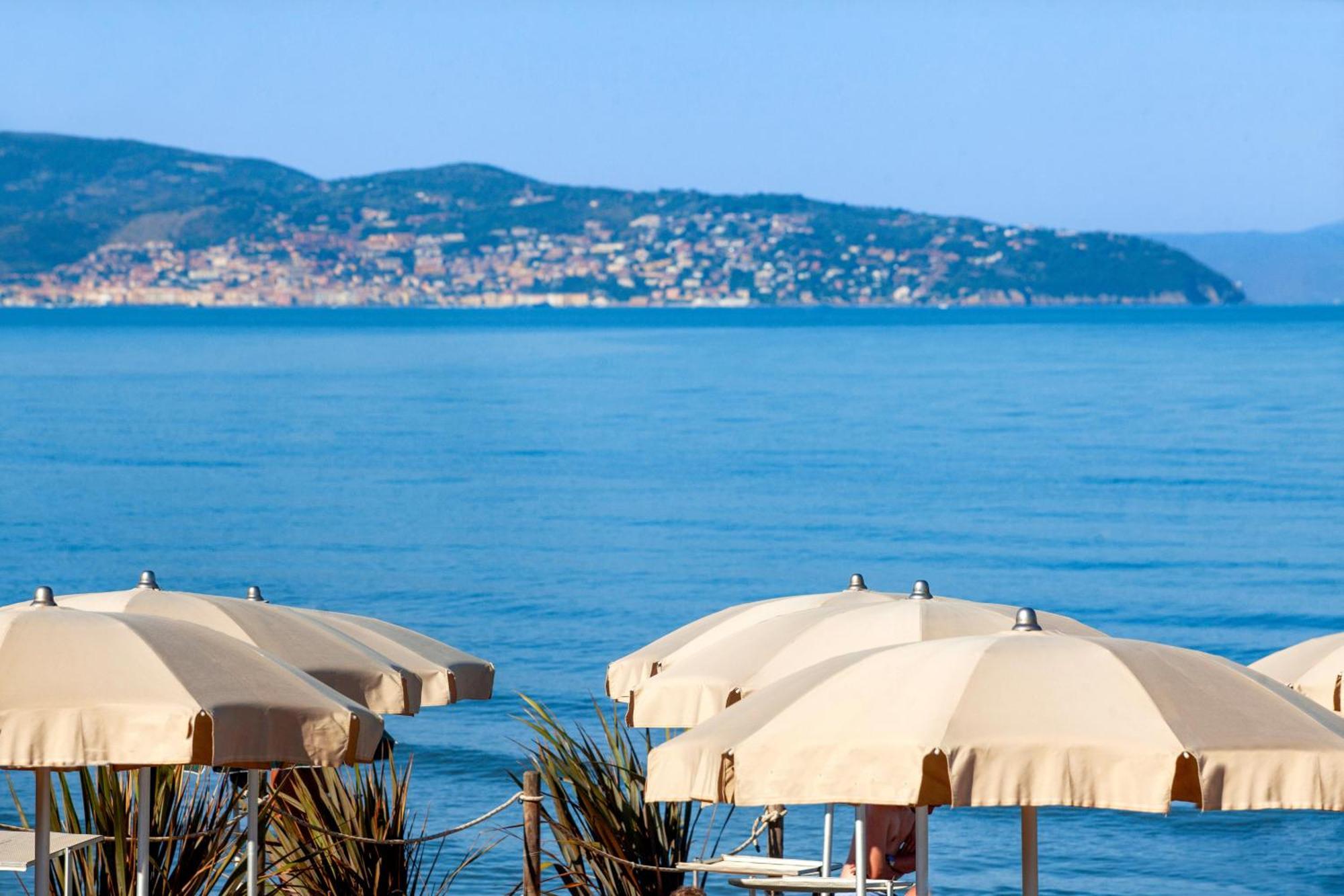 Gitavillage Argentario Albinia Exterior foto View of the peninsula